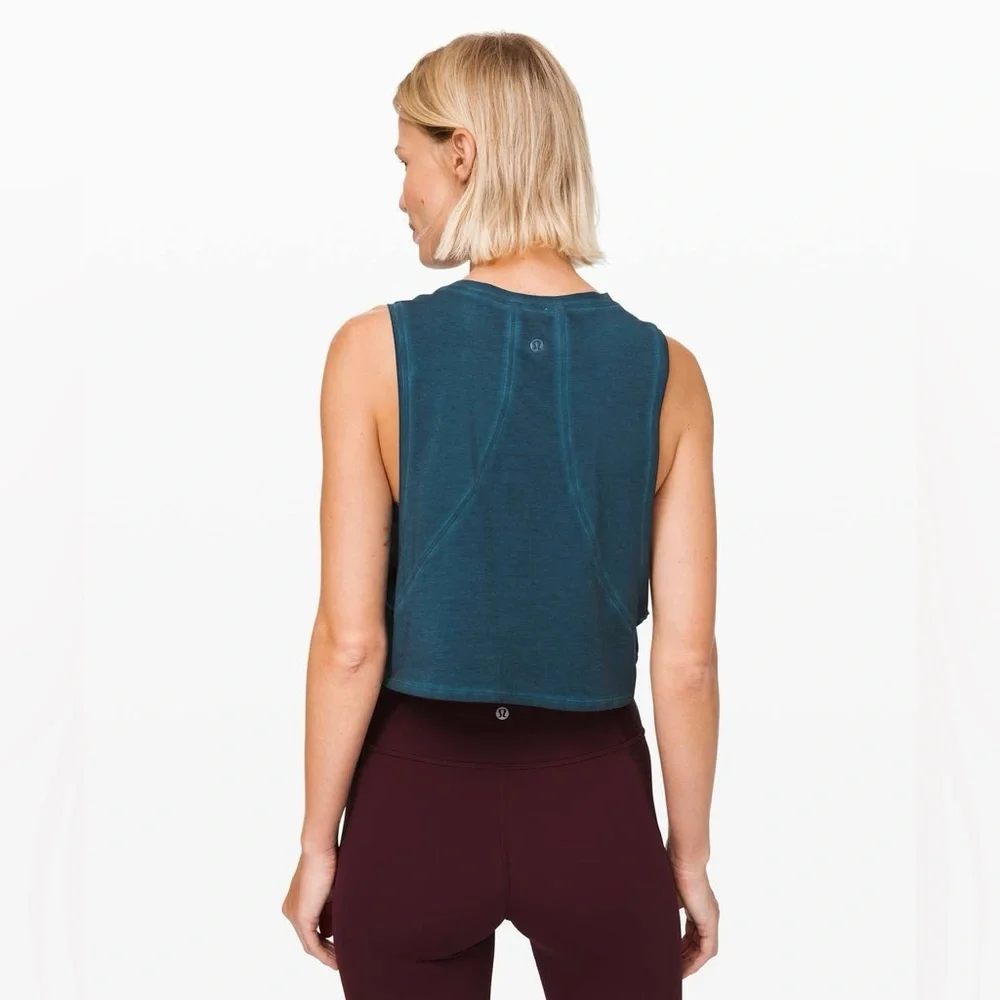 106 🆕 Lululemon Muscle Fade Love Crop Tank - Washed Night Driver - Picture 4 of 11